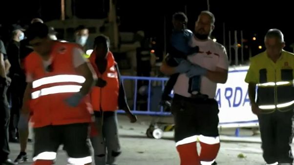 Más de 2.000 inmigrantes llegan a España en una semana Más de 2.000 inmigrantes llegan a España en una semana