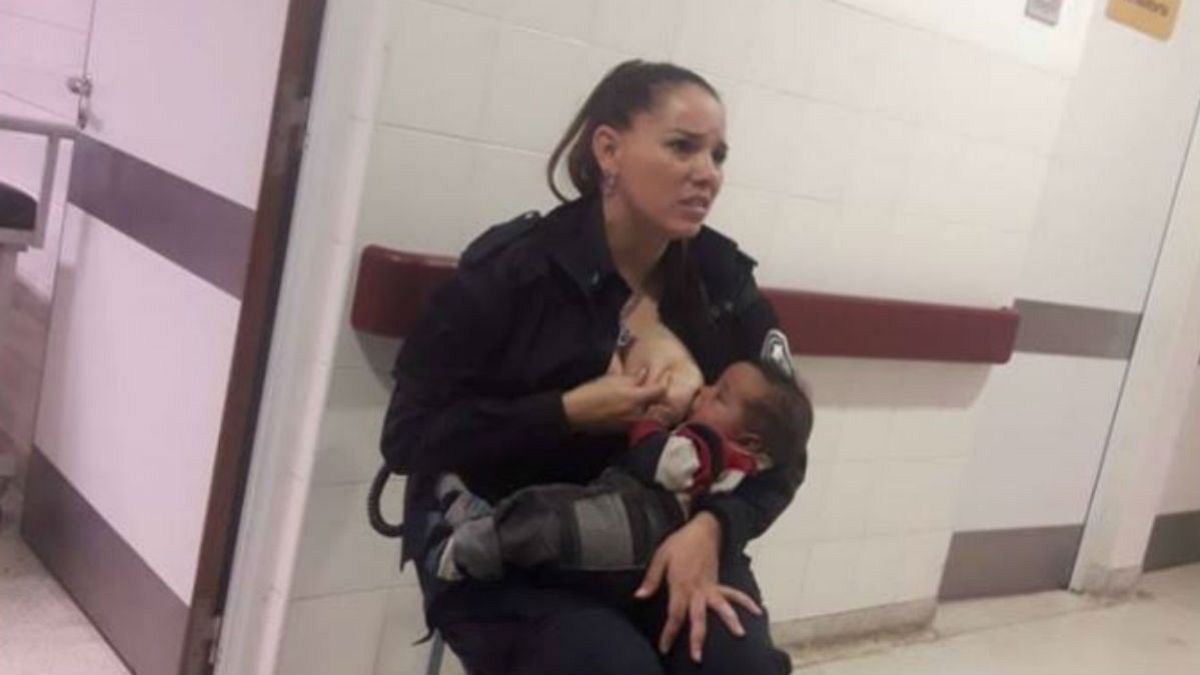 پلیس زنی که به نوزاد بی‌مادر شیر داد، ترفیع درجه گرفت