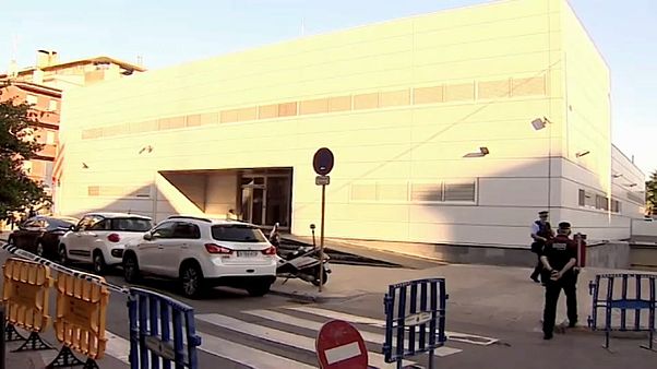 Abatido homem que tentou efetuar ataque em esquadra da Catalunha Abatido homem que tentou efetuar ataque em esquadra da Catalunha