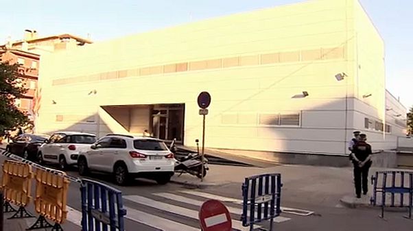 Βαρκελώνη: Απόπειρα επίθεσης σε αστυνομικό τμήμα Βαρκελώνη: Απόπειρα επίθεσης σε αστυνομικό τμήμα