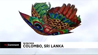 شاهد: طائرات ورقية ملونة تحلق في سماء سريلانكا