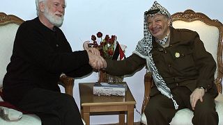Авнери и Арафат в 2002 г.