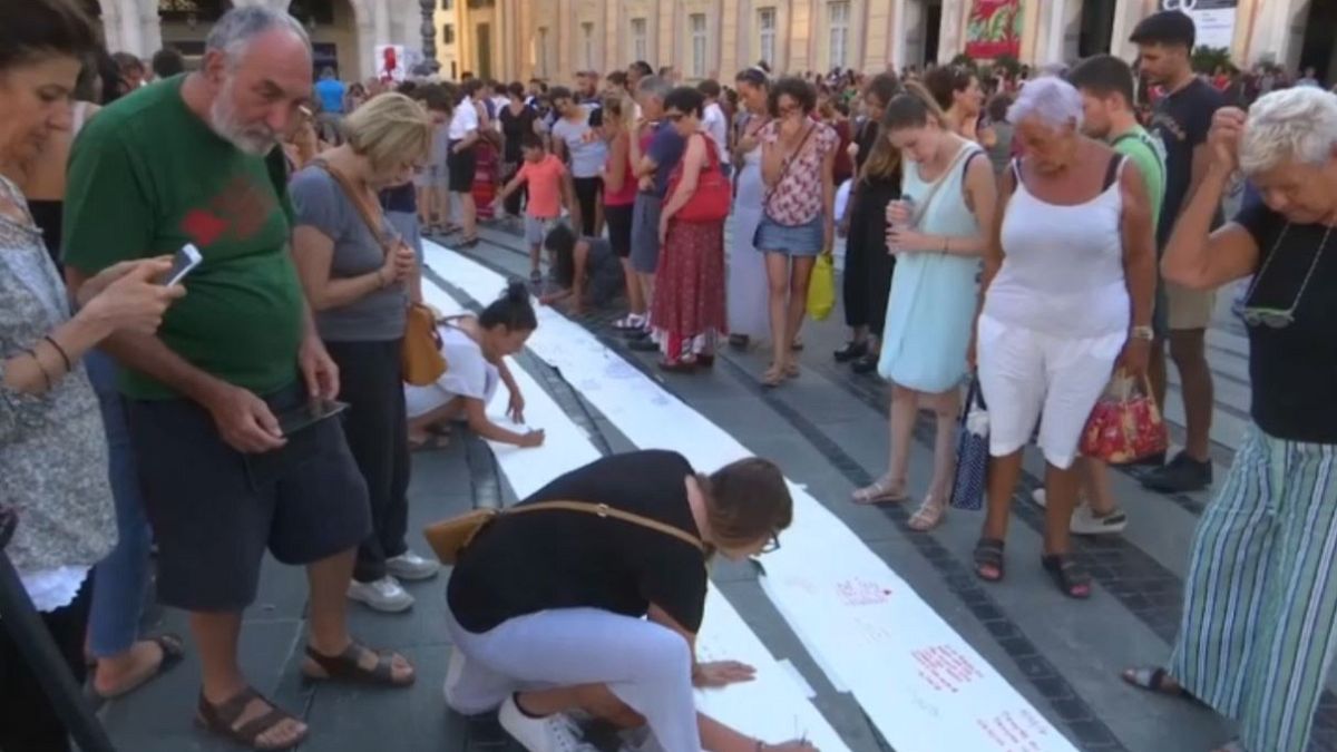 ویدئو؛ ادای احترام ایتالیایی‌ها به جان‌باختگان حادثه ریزش پل در جنوا