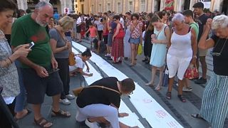 ویدئو؛ ادای احترام ایتالیایی‌ها به جان‌باختگان حادثه ریزش پل در جنوا
