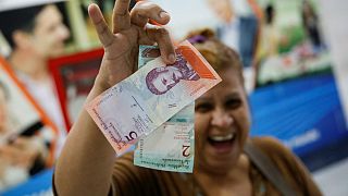 اقتصاد متزلزل ونزوئلا؛ حذف ۵ صفر از پول ملی و افزایش ۳۵ برابری دستمزد‌ها