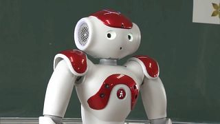 Roboter unterrichten Japaner in Englisch