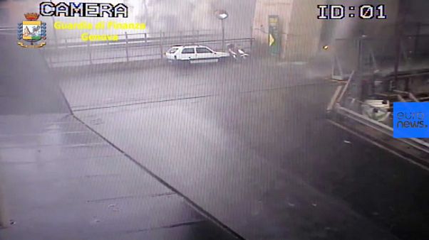 Genua: Bilder zeigen Einsturz der Morandi-Brücke Genua: Bilder zeigen Einsturz der Morandi-Brücke