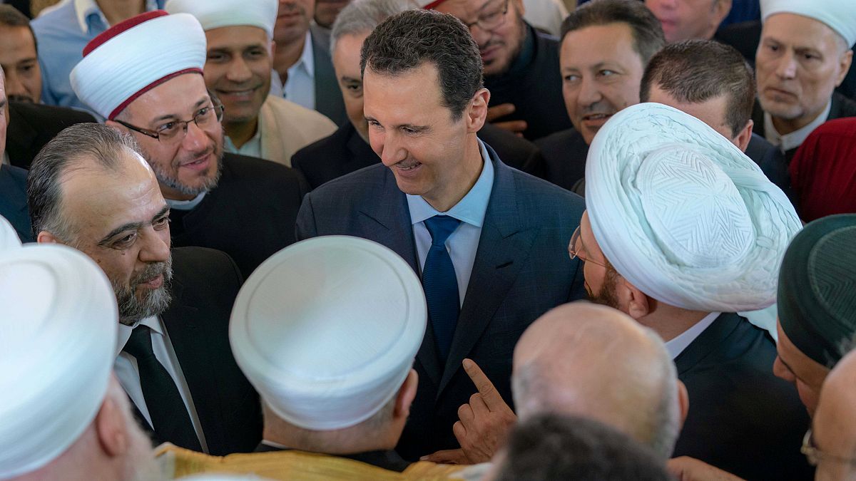 الأسد يؤدي صلاة عيد الأضحى في دمشق 