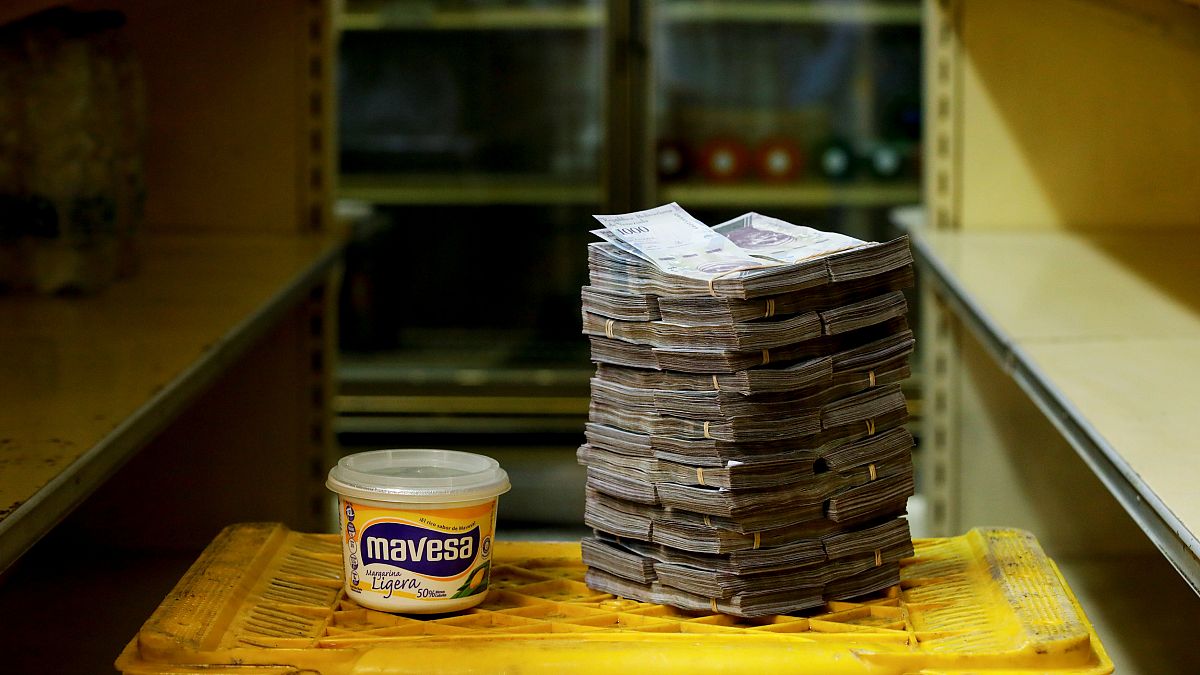 Estas fotos revelan cuánto dinero necesitan los venezolanos para comprar productos básicos