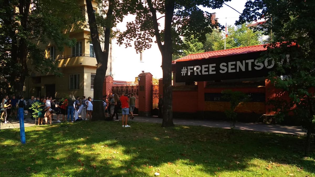 صدمین روز اعتصاب غذای اولگ سنتسوف؛ دیگر برای من ننویسید آزادی نزدیک است