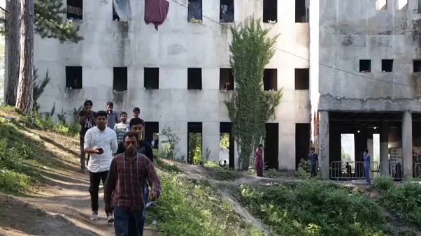 Migranti: Bosnia sull'orlo di una crisi umanitaria Migranti: Bosnia sull'orlo di una crisi umanitaria
