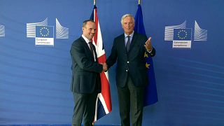 Bruxelas e Londres vão negociar "continuamente" o Brexit