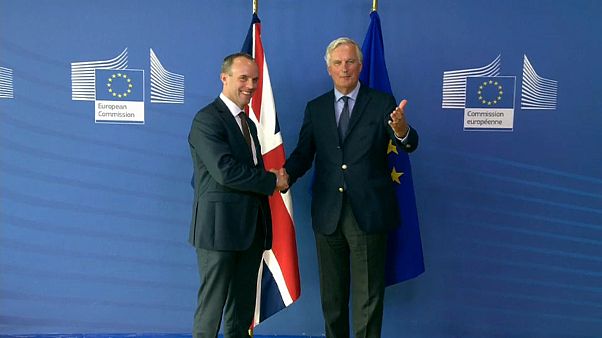 Bruxelas e Londres vão negociar "continuamente" o Brexit Bruxelas e Londres vão negociar "continuamente" o Brexit