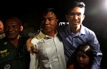 Casuslukla suçlanan Kamboçyalı gazeteciler serbest bırakıldı