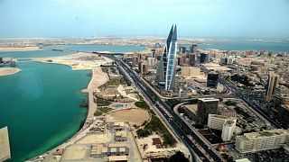 البحرين توقف إصدار تأشيرات الدخول للقطريين