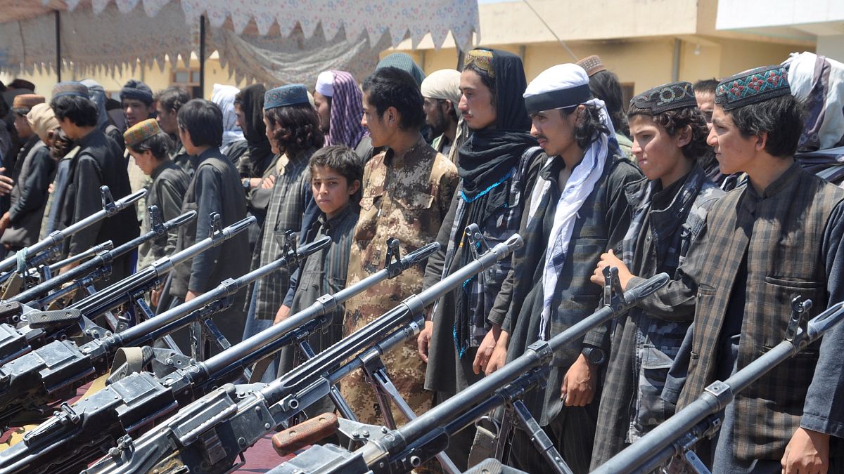 مقاتلون تابعون لتنظيم الدولة الإسلامية في قبضة القوات الأفغانية (أرشيف) 