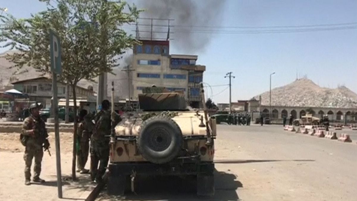 160 rehineyi bırakan Taliban Afganistan başkanlık sarayına saldırdı