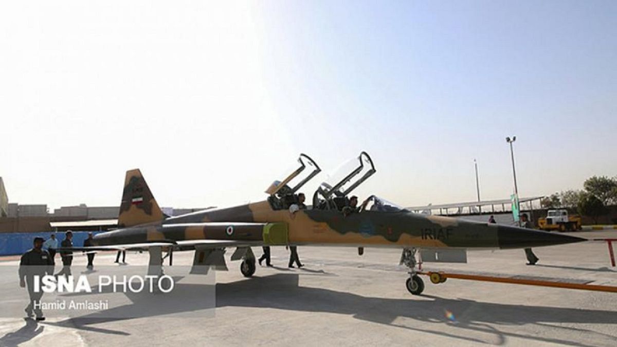 L'Iran presenta nuovo jet militare