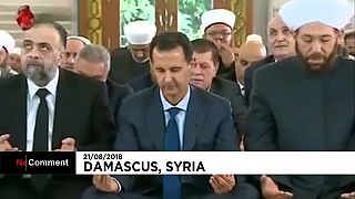 Al Asad reza en la Fiesta del Sacrificio