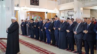 Aszad elnök együtt imádkozott a hívekkel Damaszkuszban