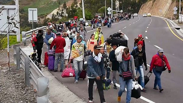Venezuelanos procuram abrigo em países vizinhos Venezuelanos procuram abrigo em países vizinhos