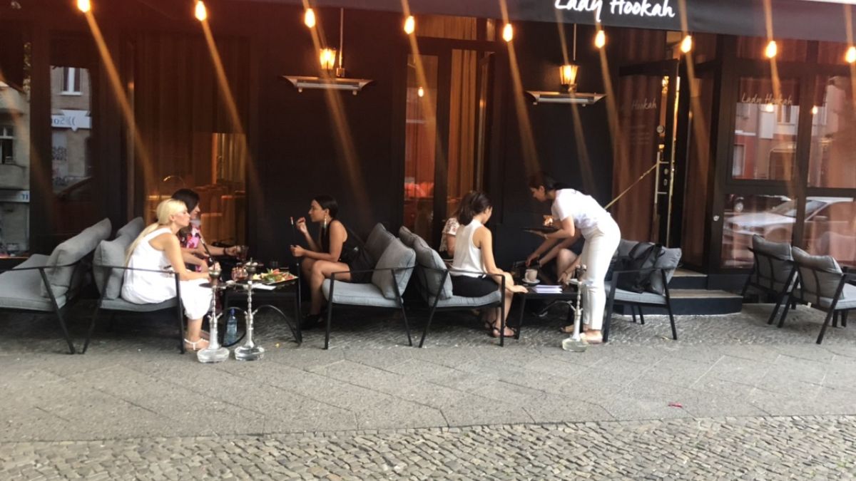 Berlin'de 'kadınlara özel' nargile kafe 