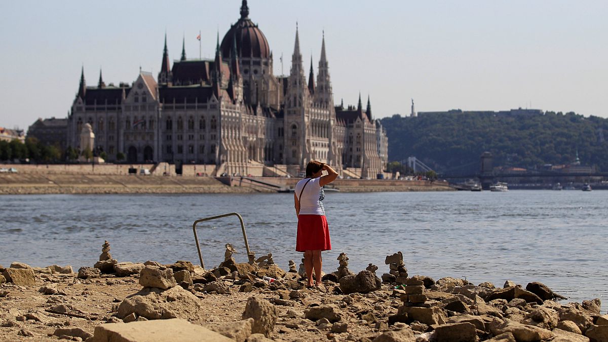 El seco Danubio deja barcos varados y descubre tesoros ocultos