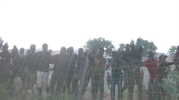 Ceuta: nuovo assalto di migranti alla barriera Ceuta: nuovo assalto di migranti alla barriera