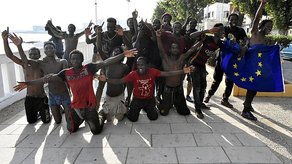Νέες μεταναστευτικές ροές στον ισπανικό θύλακα της Θέουτα Νέες μεταναστευτικές ροές στον ισπανικό θύλακα της Θέουτα