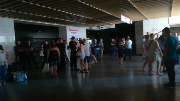 Un apagón en Grecia deja el metro a oscuras Un apagón en Grecia deja el metro a oscuras