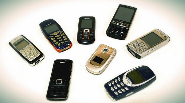 Akıllı telefon bağımlılığına karşı eski model cep telefonlarının satışı artıyor Akıllı telefon bağımlılığına karşı eski model cep telefonlarının satışı artıyor
