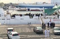 Italy lets in all child migrants from coastguard ship