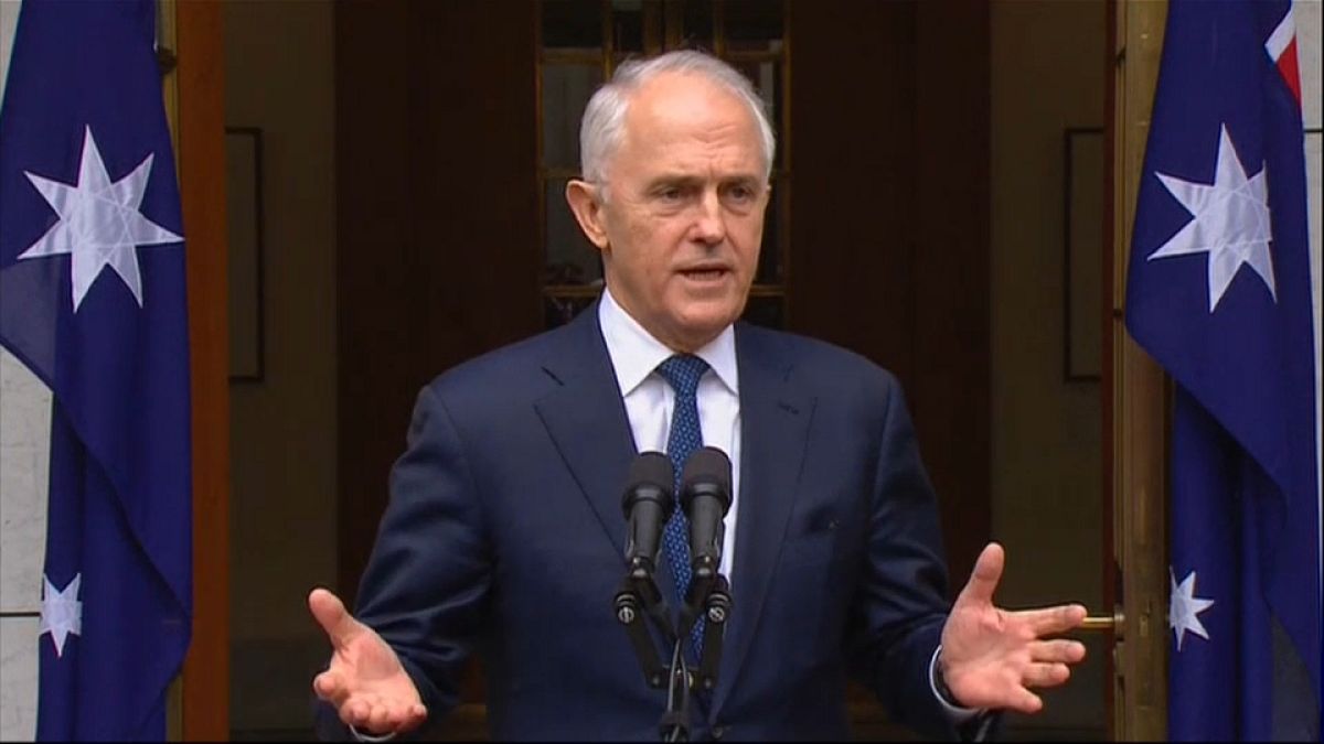 تعليق عمل البرلمان الأسترالي واستقالات بالجملة تهدد مصير رئيس الوزراء للبقاء في الحكم 