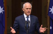 تعليق عمل البرلمان الأسترالي واستقالات بالجملة تهدد مصير رئيس الوزراء للبقاء في الحكم 