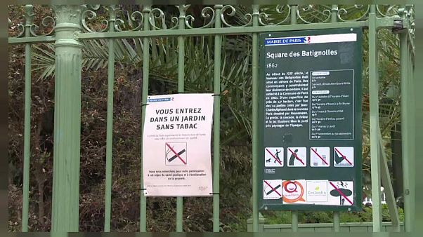 Paris'te parklara da sigara yasağı geldi Paris'te parklara da sigara yasağı geldi