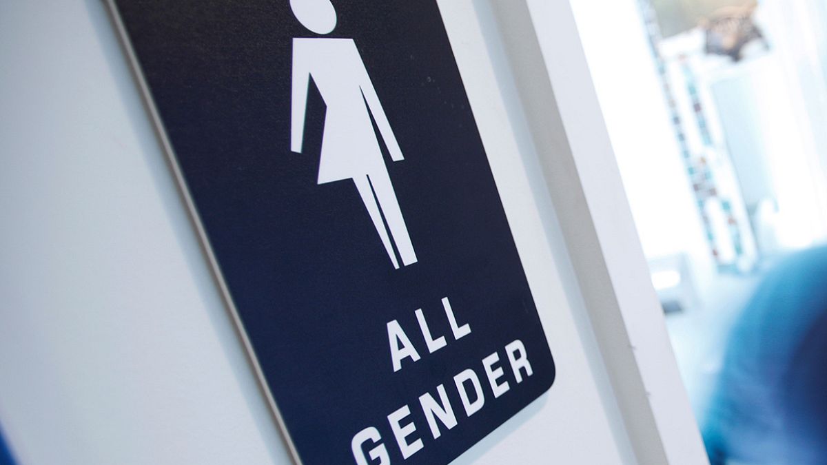 Büyüyen polemik: Tuvaletler, soyunma odaları cinsiyetlere göre ayrılmasın