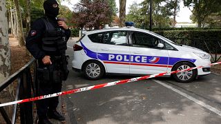 Paris: Bıçaklı saldırgan annesi ve kız kardeşini öldürdü