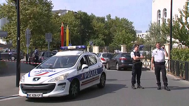 Attaque au couteau à Trappes, près de Paris : 2 morts, 1 blessé grave Attaque au couteau à Trappes, près de Paris : 2 morts, 1 blessé grave