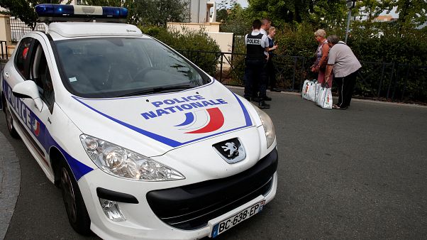 Parigi: accoltellamento a Trappes, non sarebbe terrosimo Parigi: accoltellamento a Trappes, non sarebbe terrosimo