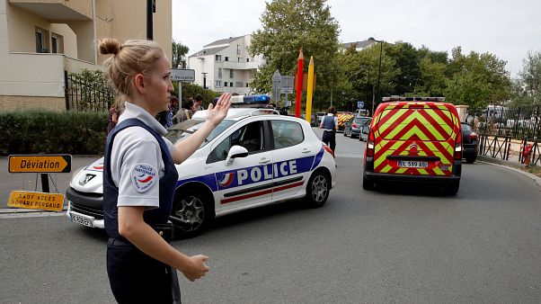 Нападение под Парижем: есть погибшие Нападение под Парижем: есть погибшие
