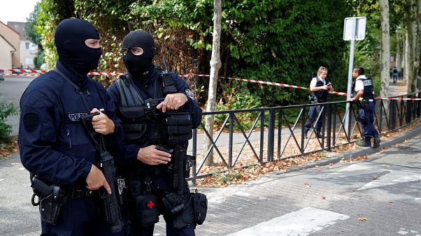 Παρίσι: Αιματηρή επίθεση με μαχαίρι κοντά στις Βερσαλλίες Παρίσι: Αιματηρή επίθεση με μαχαίρι κοντά στις Βερσαλλίες