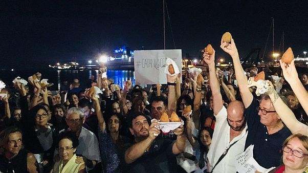 Catania: blandiendo "arancini" a favor de la acogida de inmigrantes Catania: blandiendo "arancini" a favor de la acogida de inmigrantes