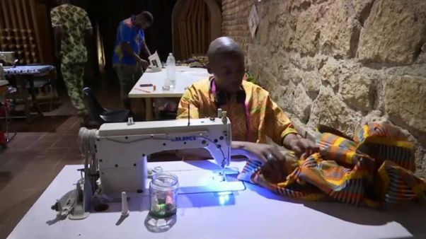 A Roma i migranti diventano sarti A Roma i migranti diventano sarti