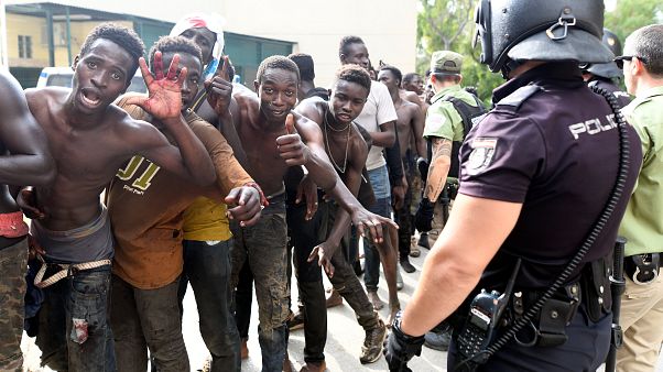 España envía a Marruecos a los 116 migrantes que saltaron la valla de Ceuta España envía a Marruecos a los 116 migrantes que saltaron la valla de Ceuta