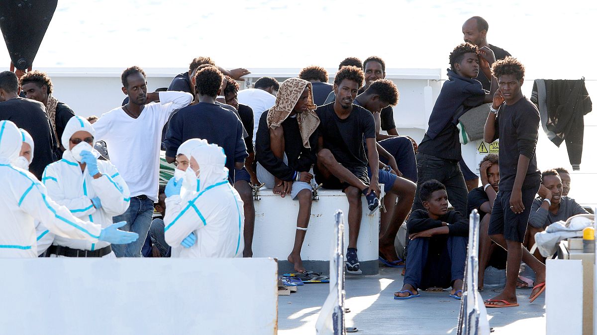 What does the EU compel countries to do for asylum seekers?
