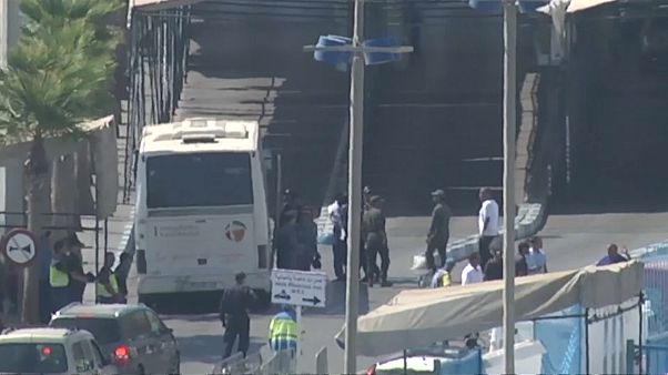 Spanien schiebt 116 Migranten aus Ceuta nach Marokko ab Spanien schiebt 116 Migranten aus Ceuta nach Marokko ab