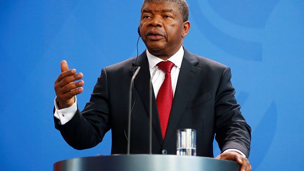 "O pedido de ajuda financeira de Angola ao FMI não é tão grave como o português" "O pedido de ajuda financeira de Angola ao FMI não é tão grave como o português"