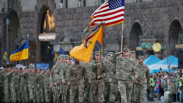 Generalprobe: US-Streitkräfte marschieren mit ukrainischen Soldaten Generalprobe: US-Streitkräfte marschieren mit ukrainischen Soldaten