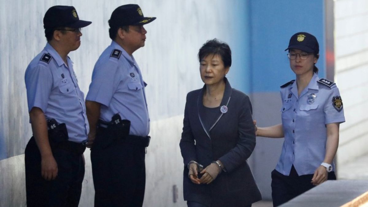 رئيسة كوريا الجنوبية السابقة باك جون هاي لدى وصولها إلى مقر محكمة في سول
