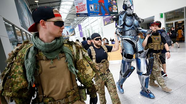 Es hagelt Kritik an Bundeswehr-Werbung bei 10. Gamescom Es hagelt Kritik an Bundeswehr-Werbung bei 10. Gamescom